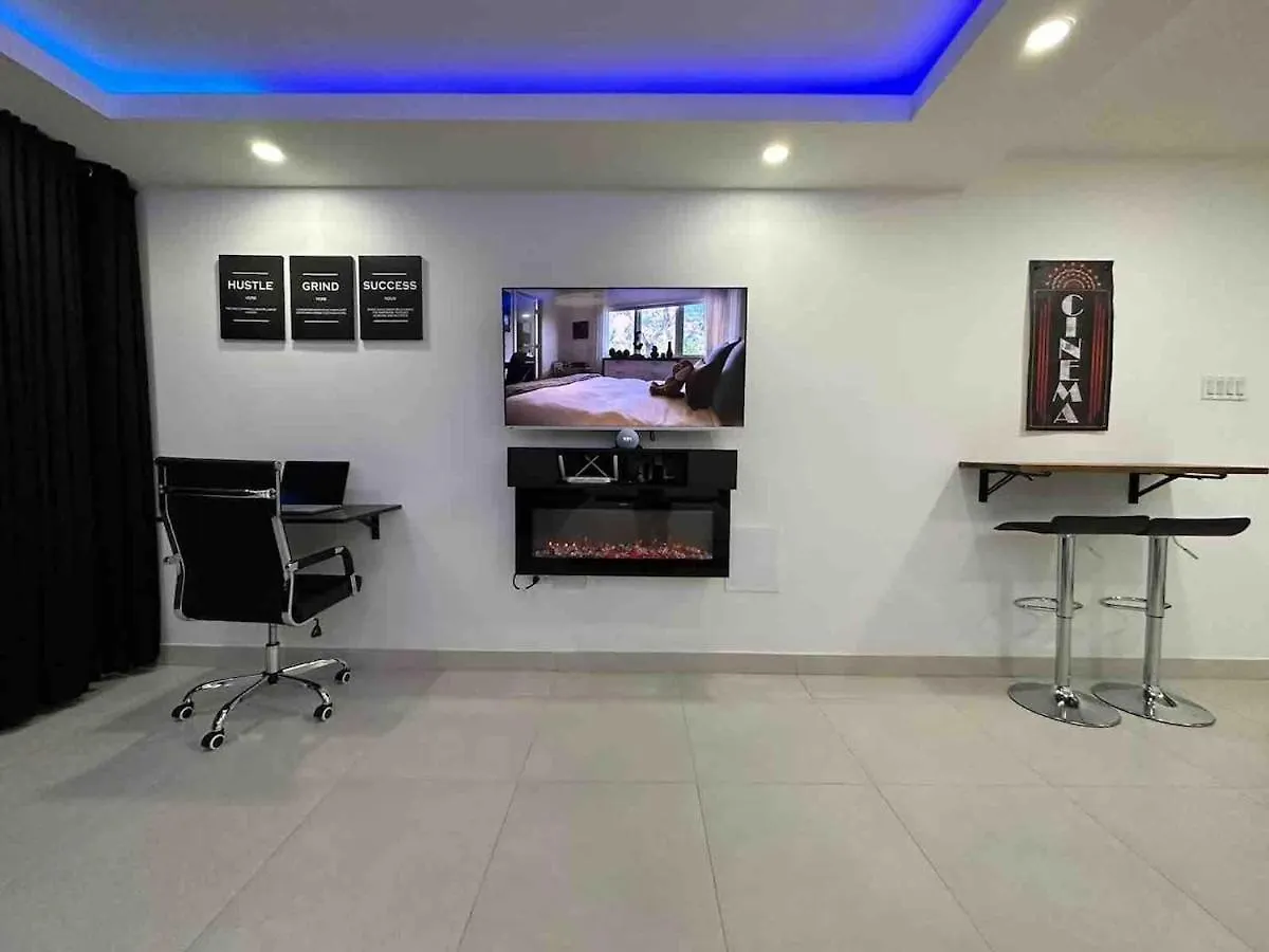 شقة Luxury Condo - Pool In Kingston - G28