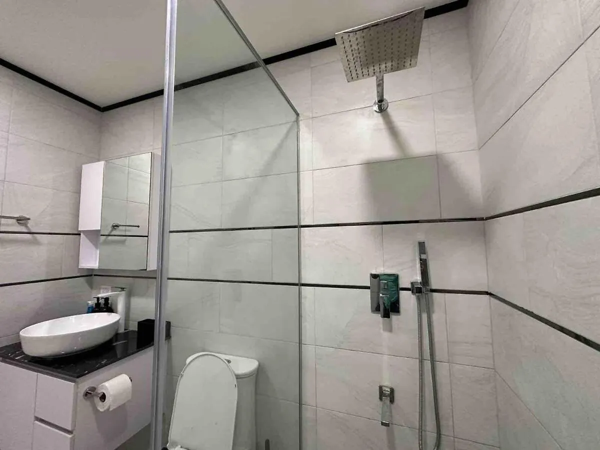 Luxury Condo - Pool In Kingston - G28 شقة