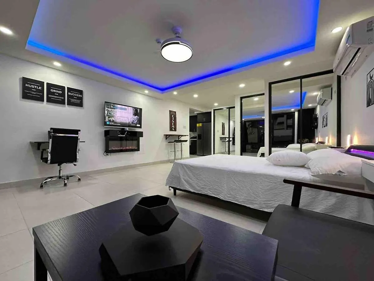 Luxury Condo - Pool In Kingston - G28 شقة