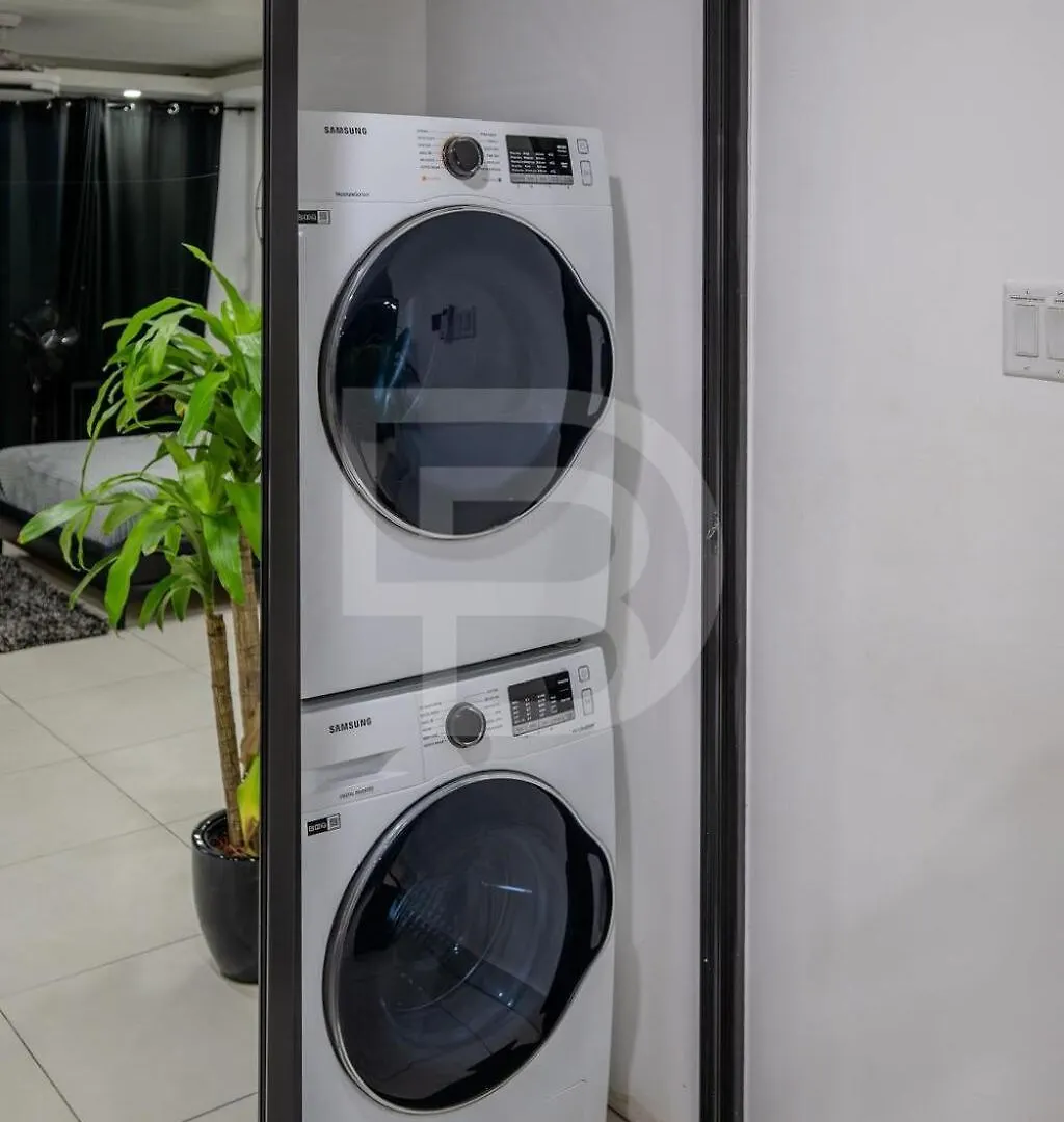Luxury Condo - Pool In Kingston - G28 شقة